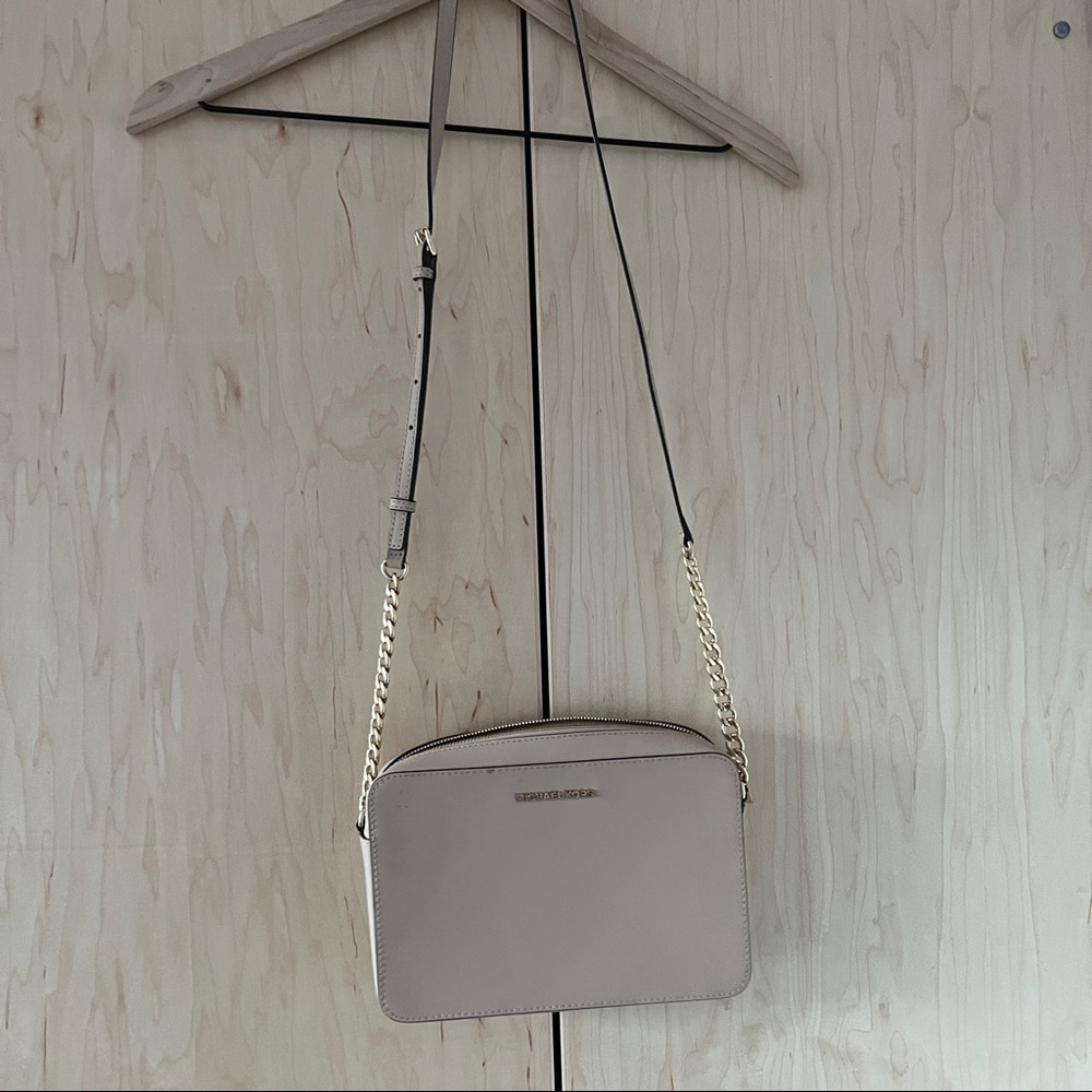 MICHAEL KORS Jet Set Large Saffiano Leather Crossbody Bag oyster/pink